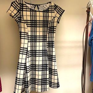 Cream/black short dress